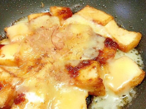 簡単！厚揚げのチーズ焼き(^^)バター焼肉のタレ♪